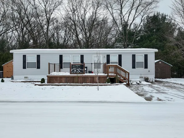 17081 Superior Dr, Spring Lake, MI 49456