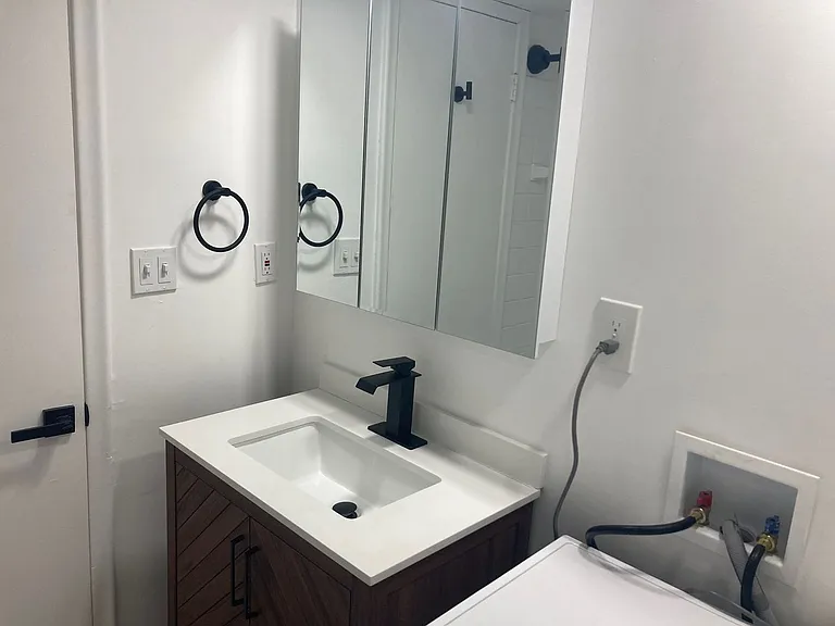 LIMITED TIME OFFER - DISCOUNTED RENTS ON STUDIO, ONE & TWO Bedroom Apartment & Townhomes!! — Photo 20