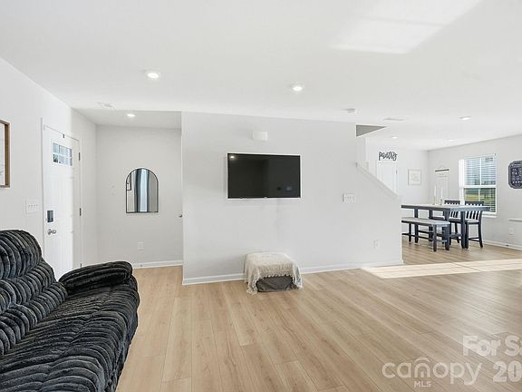 5th image of 189 Basildon St