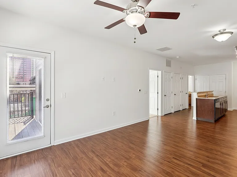 Catherine 36 Apartments — Photo 15