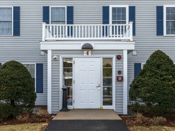 4 Crestview Circle #109, Londonderry, NH 03053