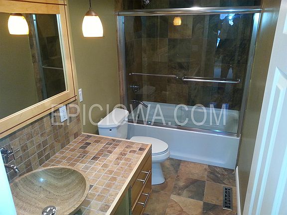 5th image of 6811 Brentwood Dr NE