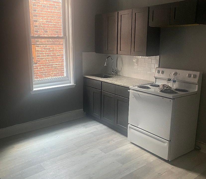 1st image of 7022 Woodland Ave #2