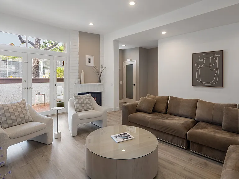 17165 Palisades Cir — Photo 4