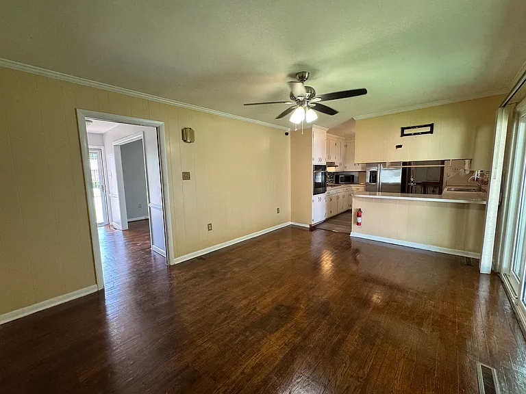 117 Southerland Dr — Photo 5