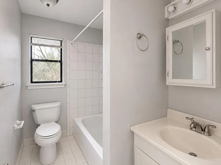 24 Milford Ln — Photo 8