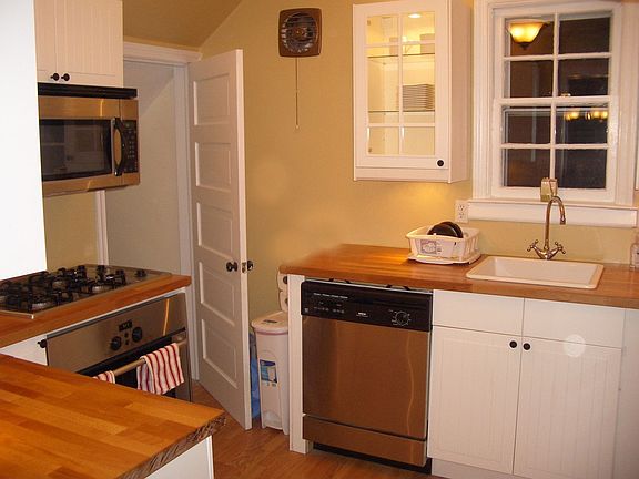 Kitchen 1 (sadly I took these pictures at night