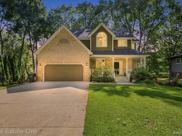 2475 Horace St, West Bloomfield, MI 48324