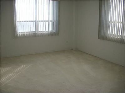 4th image of 10185 Collins Ave #1/1