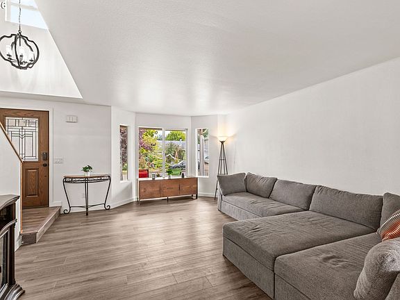4th image of 992 S 44th St
