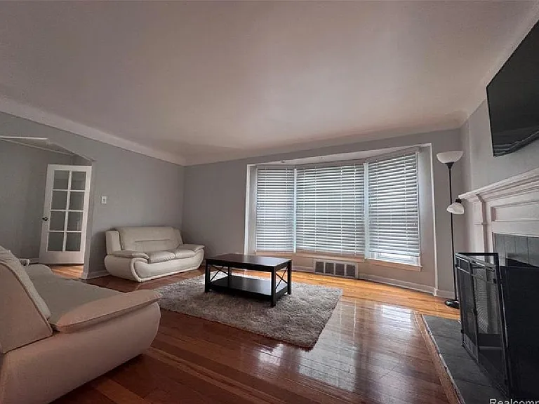 3151 Ewald Cir — Photo 13