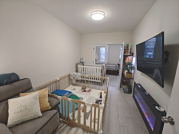 4th image of 3450 42nd St APT 2R