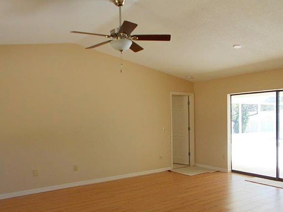 5th image of 22495 Blanchard Ave