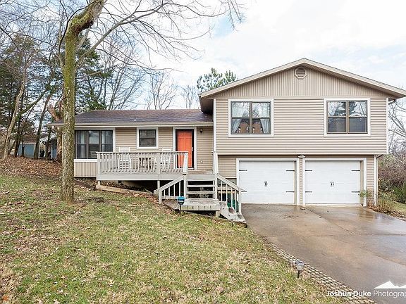 3rd image of 695 E Dogwood Ln