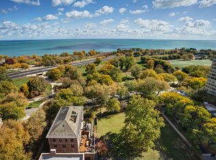 3010 N Lake Shore Dr, Chicago, IL 60657