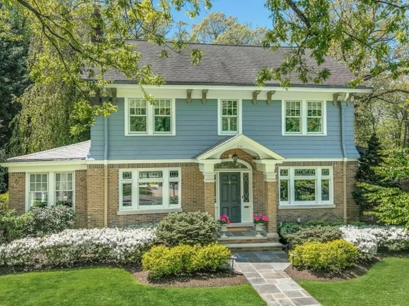 230 Summit Ave, Summit City, NJ 07901
