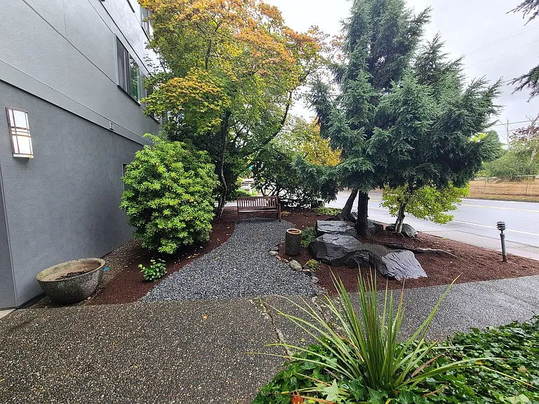 15015 Shoreline Apartments — Photo 11