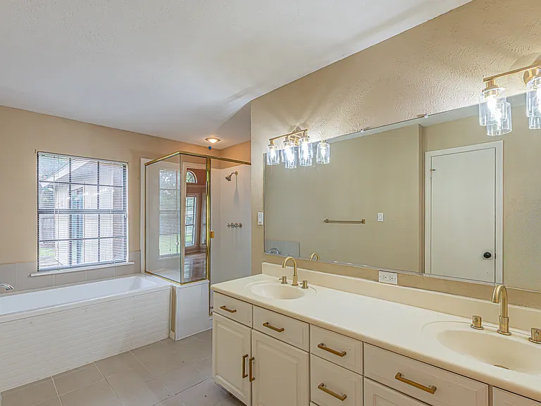 5203 Sutton Ct — Photo 24