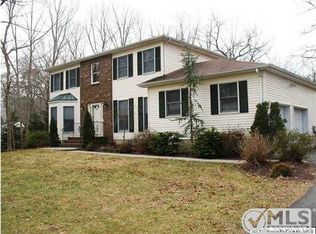 16 Danielle Ct, Jackson, NJ 08527