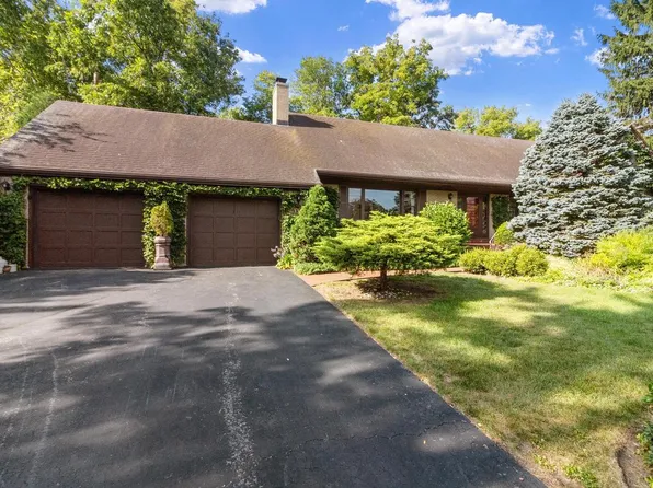 132 Brook LANE, Delavan, WI 53115