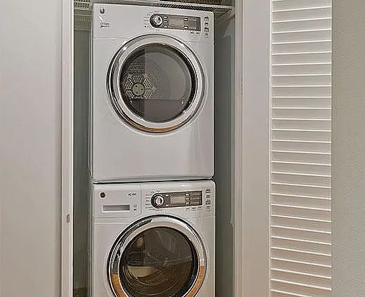 5th image of 160 W 62nd St APT 46B
