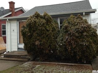 35 Kildare Rd, Island Park, NY 11558