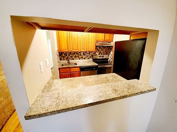 3rd image of 7612 Grand Central Pkwy #5