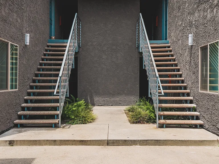 6535 Haskell Ave — Photo 5