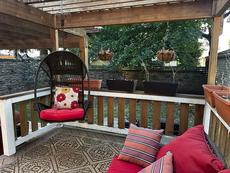 1514 SE Claybourne St — Photo 5