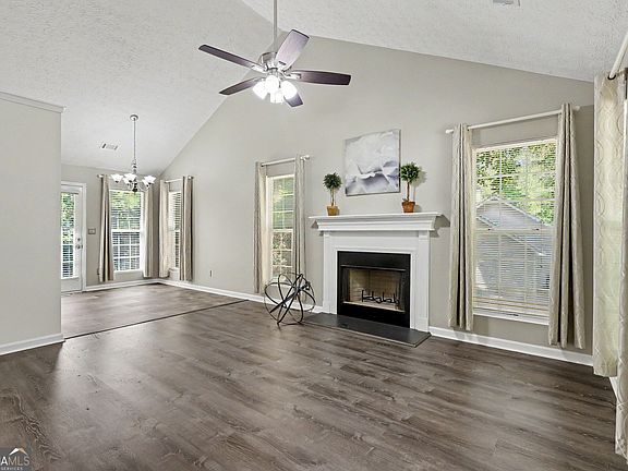 3rd image of 33 Tanager Ct