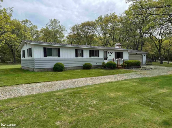5740 Pine Dr, Caseville, MI 48725