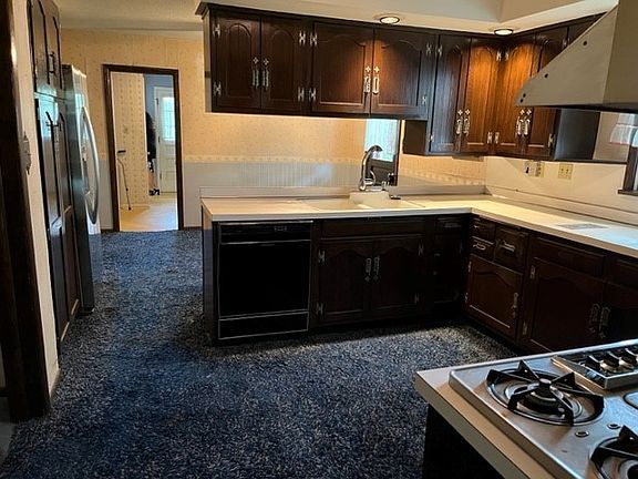 5th image of 5561 Larchmont Dr