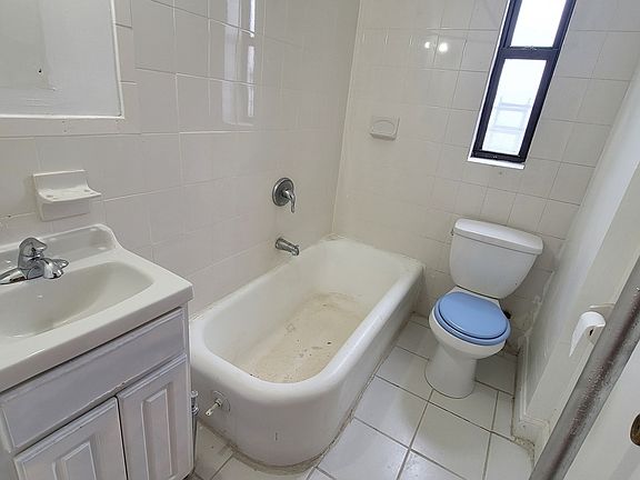 4th image of 3030 Heath Ave #2E