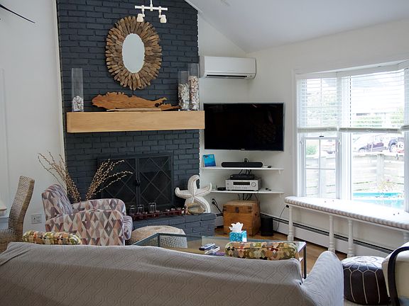 3rd image of 18 Flagg Ave