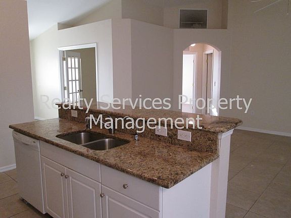 5th image of 3016 NE 2nd Ave