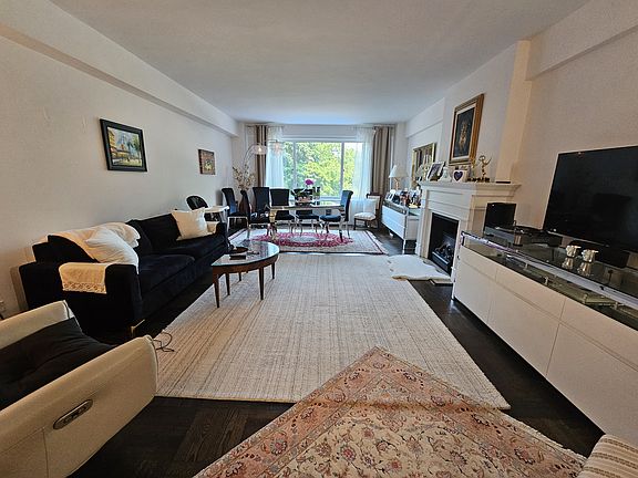 3rd image of 40 Central Park S #3D