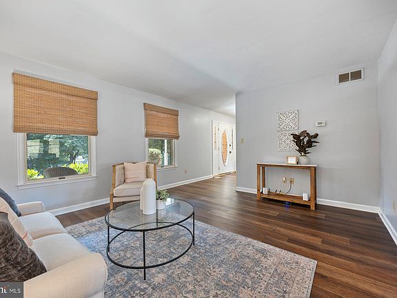 5th image of 2420 Twin Knolls Cir