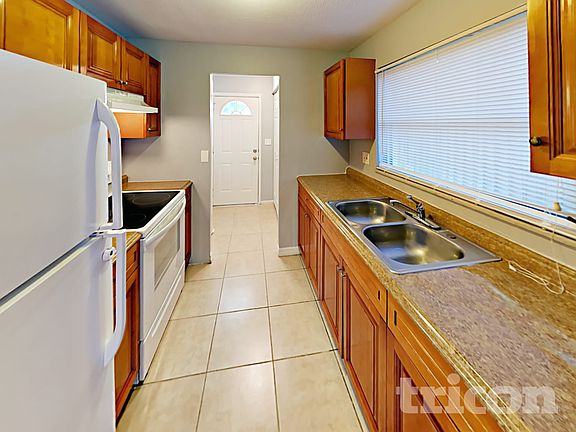 3rd image of 1117 N Saturn Ave