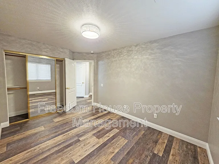 3630 E Vineyard Dr N — Photo 38