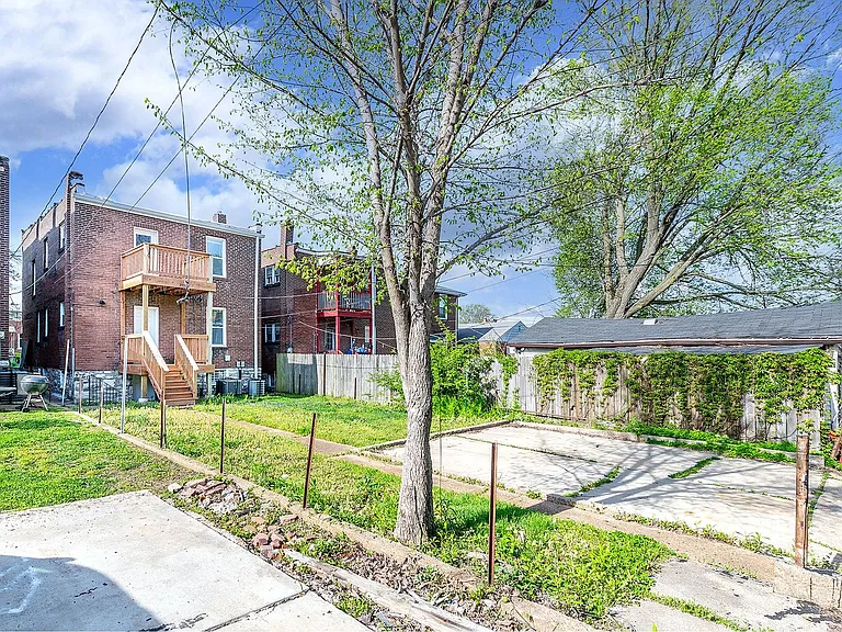 3953 Tholozan Ave — Photo 22