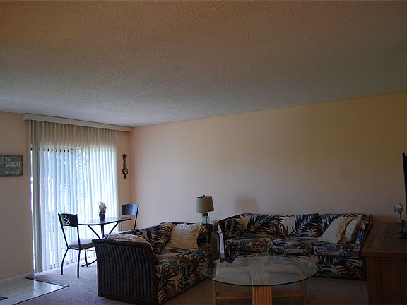 3rd image of 261 Banyan Blvd