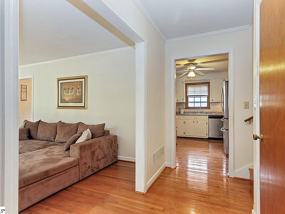 3rd image of 101 Woodburn Dr