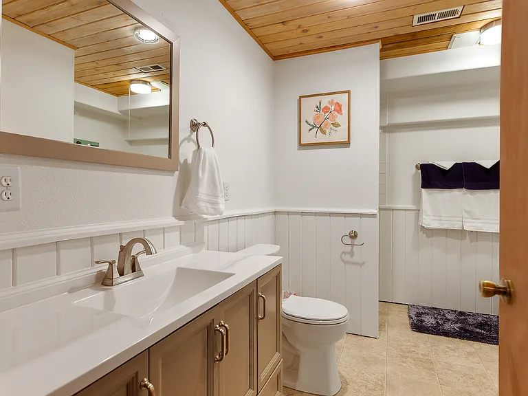 2108 E Lakeside Ave — Photo 2