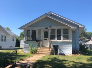 1012 W 7th St, Waterloo, IA 50702