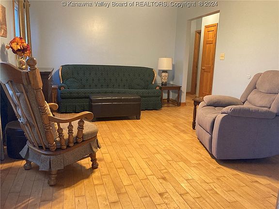 3rd image of 212 N Park Dr