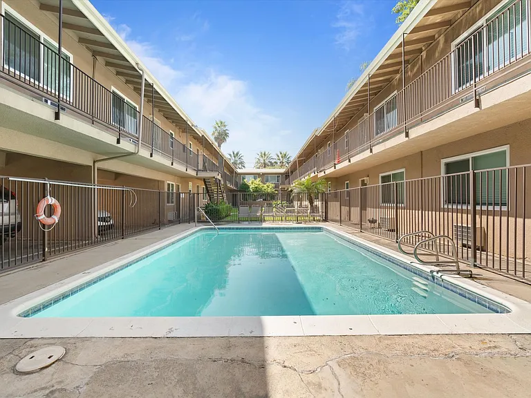 Linden Court Apartments — Photo 61