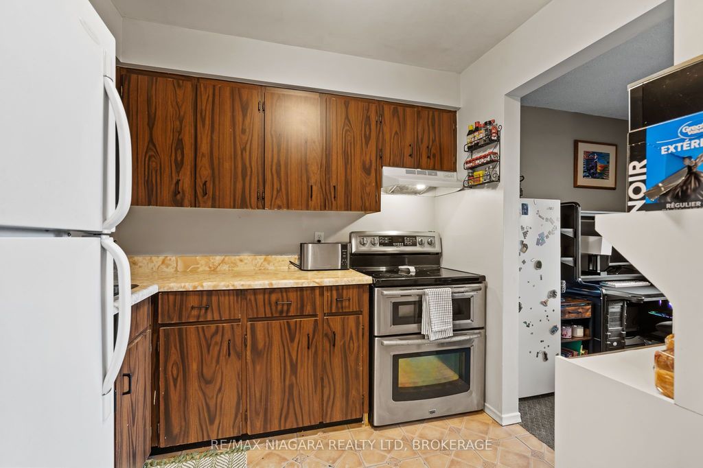 72 Main St E #325, Pt Colborne, ON - View 6