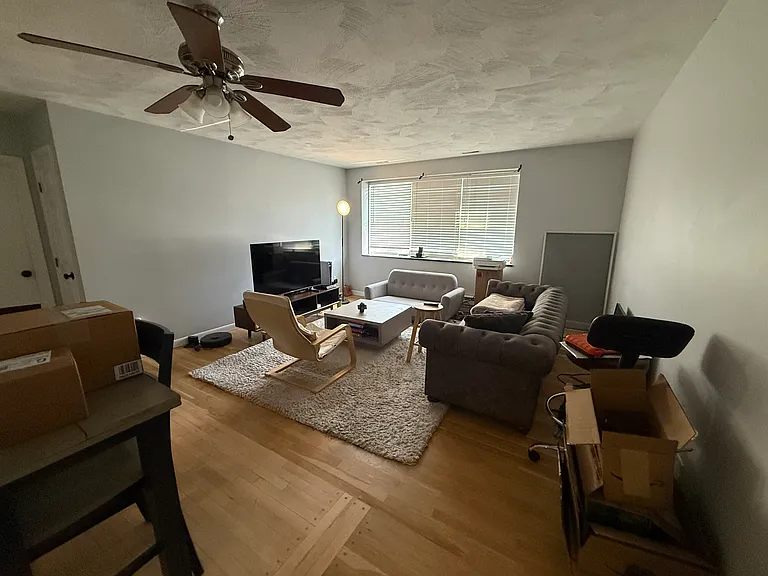 530 Vfw Pkwy #201 — Photo 7