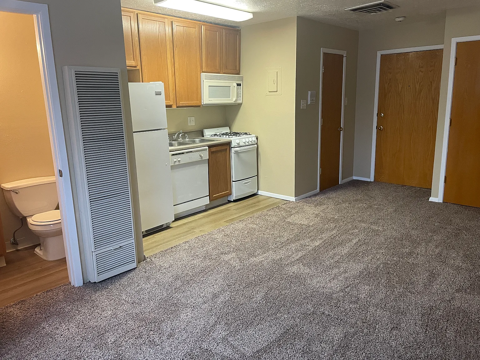 Updated North UNM Studios with All Utilities and WIFI Included — Photo 3