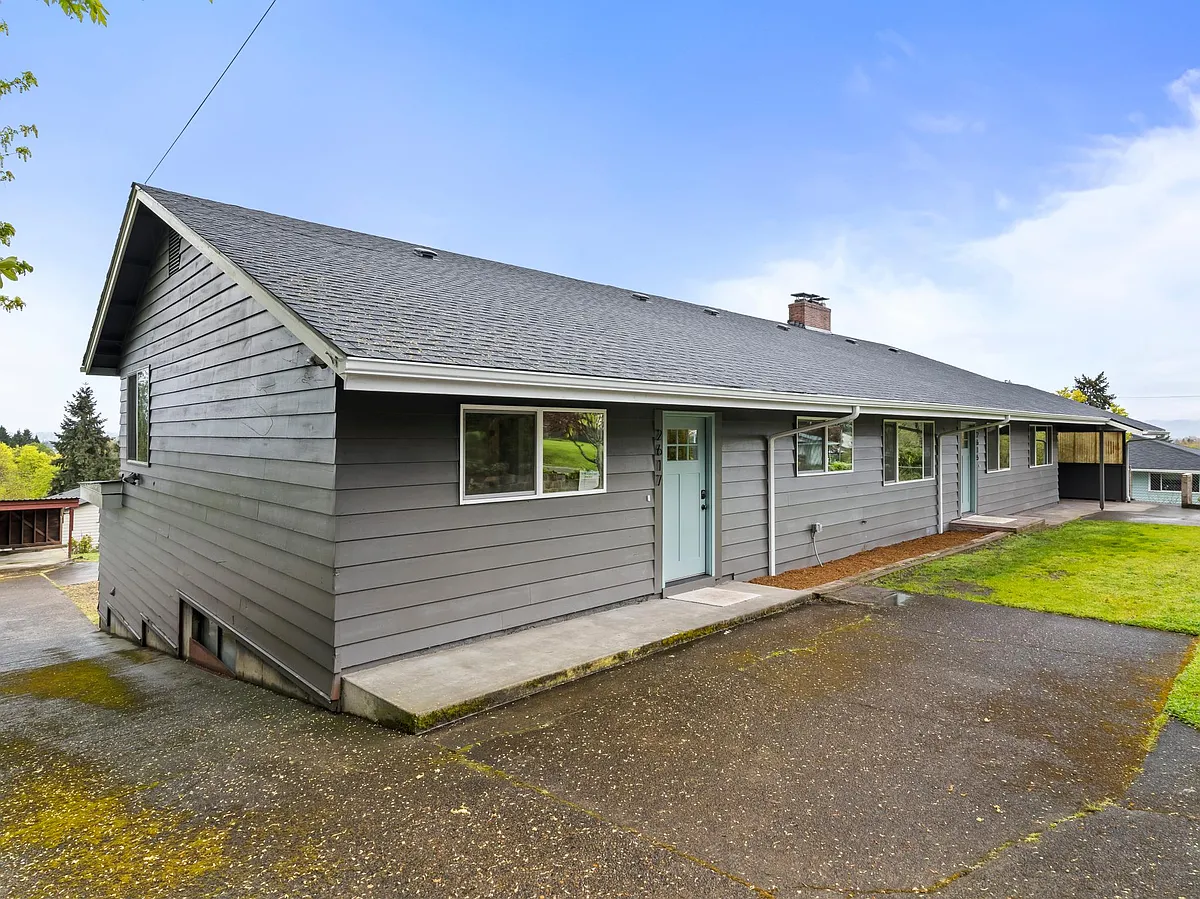 Building Photo - 2617 E McLoughlin Blvd
